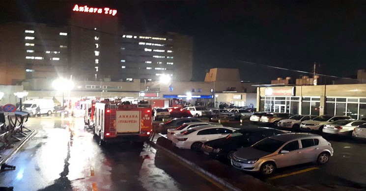 Ankara'da İbni Sina Hastanesinde Korkutan Yangın!