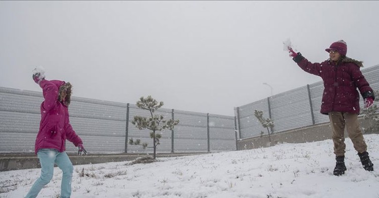 Ankara'da Kar Yağışı Etkili Oluyor