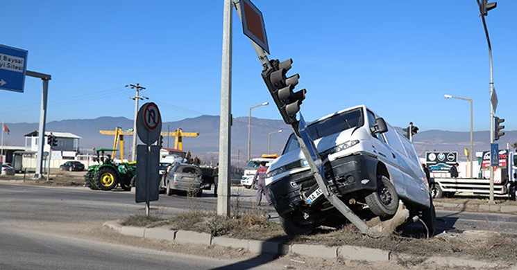 Bolu'da Zincirleme Trafik Kazası: 1 Yaralı