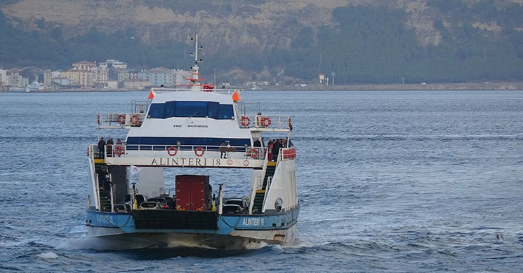 Bozcaada'da Fırtına, Feribot Seferlerini Olumsuz Etkiledi