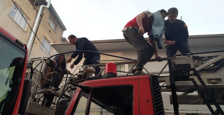 Bursa'da Alevler İçinde Kalan 3'ü Çocuk 10 Kişi Kurtarıldı