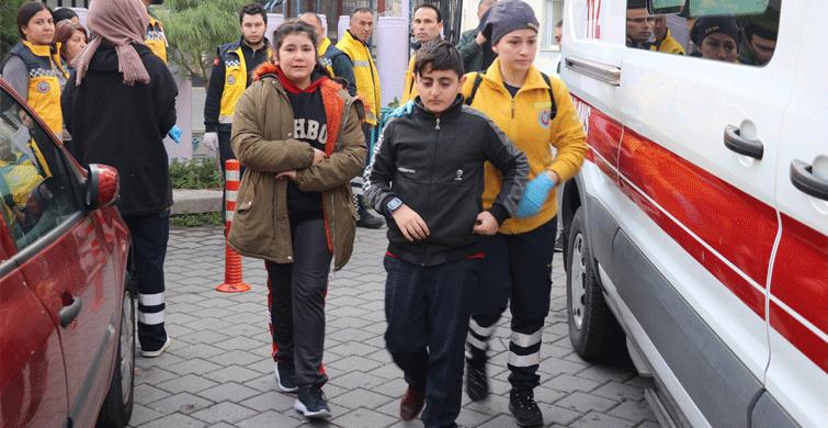Denizli'de 30 Öğrenci Gıda Zehirlenmesi Nedeniyle Hastaneye Kaldırıldı