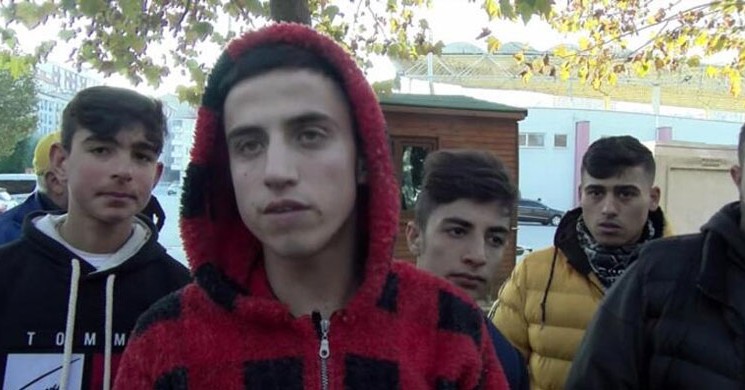Engelli Genç Kızı Taciz Etti! Lise Öğrencileri Kurtardı