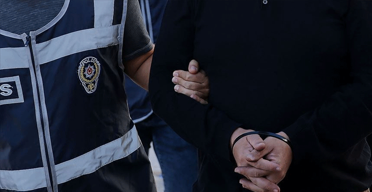 HDP'li Belediye Başkanı ve Yardımcısı Görevinden Alındı