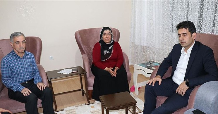 HDP Önünde Eylem Yapan Annelerden Biri Daha Evladına Kavuştu