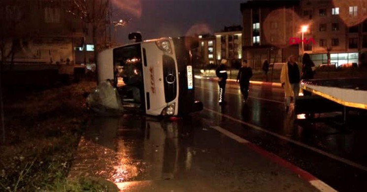 İstanbul’da Öğrenci Servisi Devrildi! Yaralılar Var