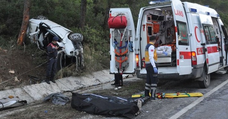 Kuşadası'nda Trafik Kazası! 2 Kişi Öldü!