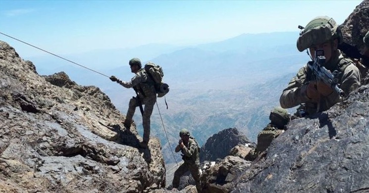 Mehmetçik Kış Şartlarına Rağmen Terörle Mücadeleden Taviz Vermiyor