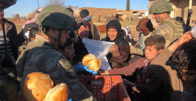 Mehmetçik Rasulayn'daki Köylüler İçin Fırın Kurdu