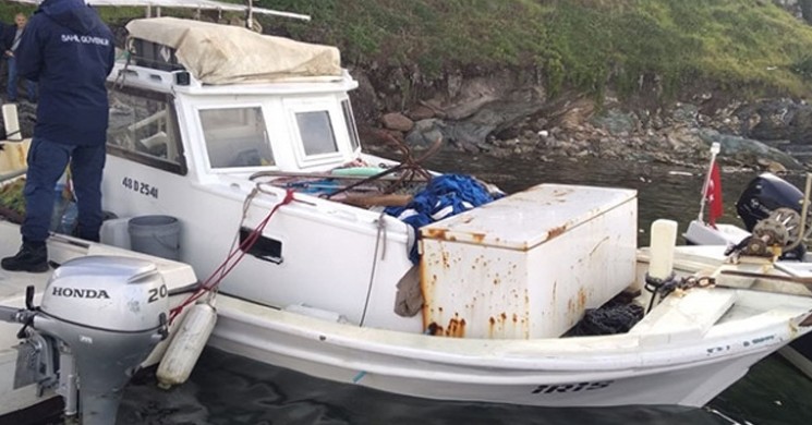 Muğla'daki Fırtınada Teknesi Kıyıya Vuran Balıkçı Kayboldu