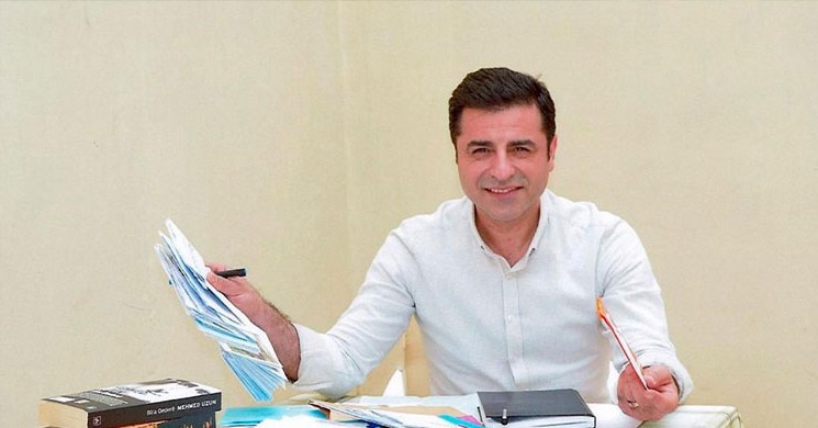 Selahattin Demirtaş Yeniden Hastaneye Kaldırıldı!