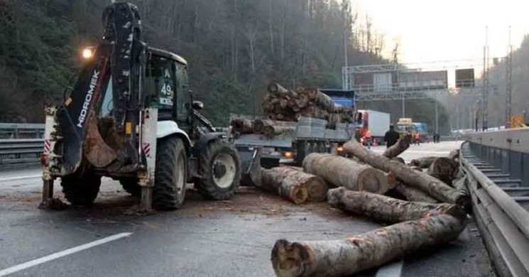 TIR İle Otomobil Çarpıştı! Bolu Dağı Ulaşıma Kapandı