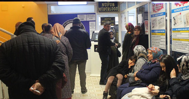 Vatandaş Soluğu Nüfus Müdürlüğünde Aldı!