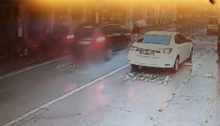 Yaya Geçidinde Çarptı Metrelerce Öteye Fırlattı