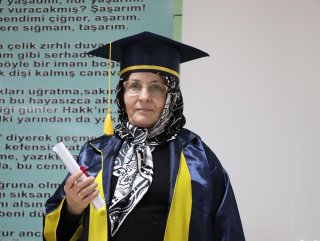 68 yaşında liseden mezun oldu