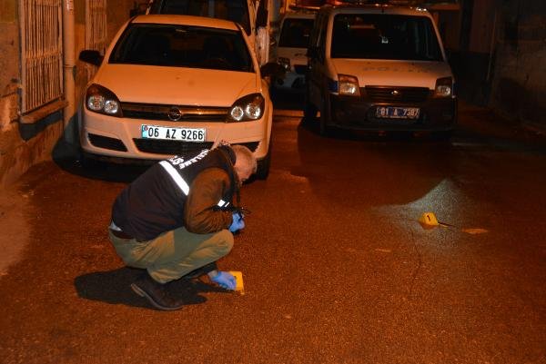 Adana'da bir kişi seyir halinde silahlı saldırıya uğradı