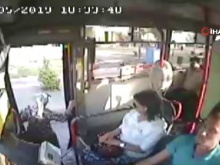 Adana'da yaşlı kadın otobüsten düştü