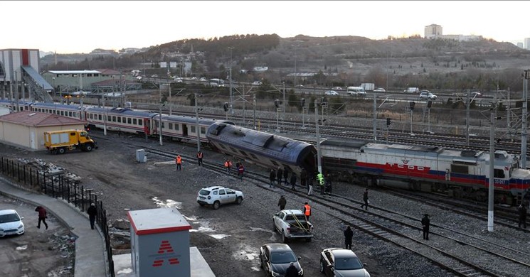 Ankara'da Boş Tren Raydan Çıktı!