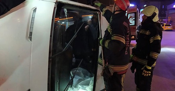 Denizli'de Belediye Otobüsüyle Minibüs Çarpıştı! 3 yaralı