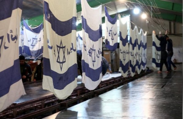 İran fabrikaları protestoculara özel ABD bayrağı üretiyor