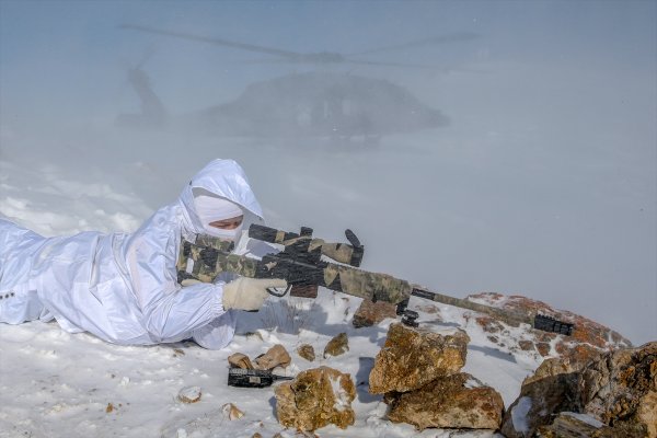 Mehmeçik karla kaplı dağlarda görev başında