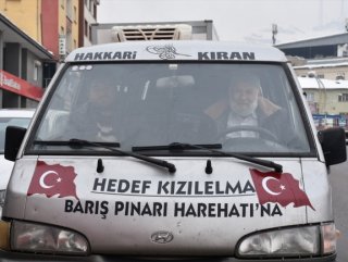 Mehmetçiğe elma götürmek için kilometrelerce yol katetti