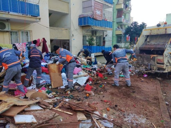 Mersin’de bir evden 10 ton çöp çıktı -3