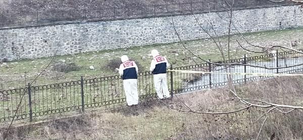 Oltası elektrik tellerine takılınca akıma kapılarak öldü -1