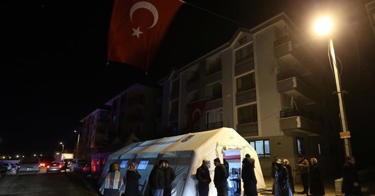 Şehit Askerin Ankara'daki Evi Türk Bayraklarıyla Donatıldı