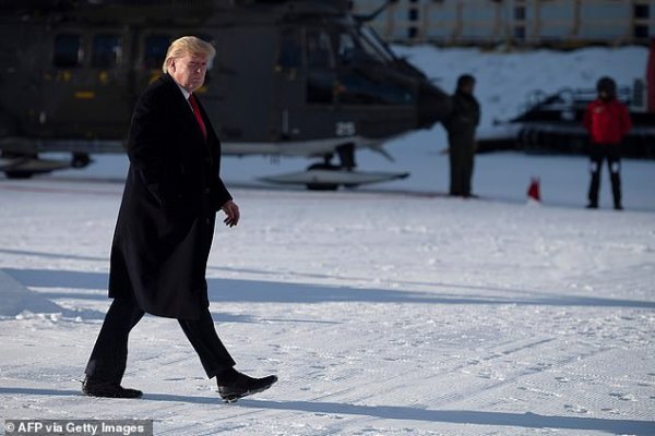 Trump, kauçuk ayakkabılarıyla Davos’ta