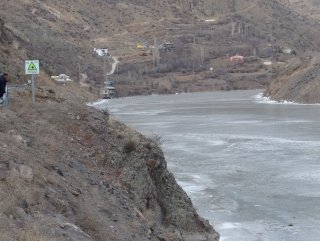 Türkiye’nin en hızlı akan nehri olan Çoruh buz tuttu