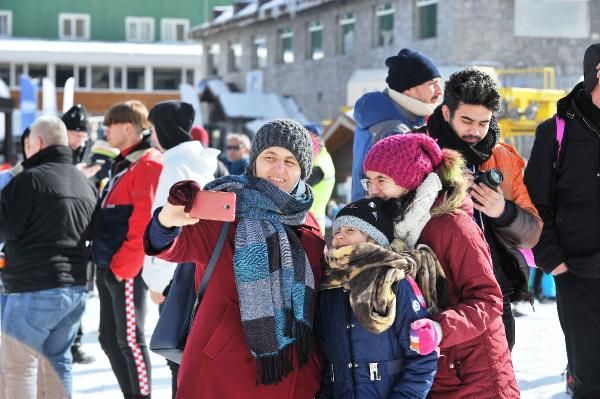 Uludağ'da sömestir yoğunluğu; 6 kilometrelik araç kuyruğu oluştu -7