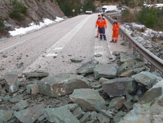 Bolu'da kara yolunda heyelan