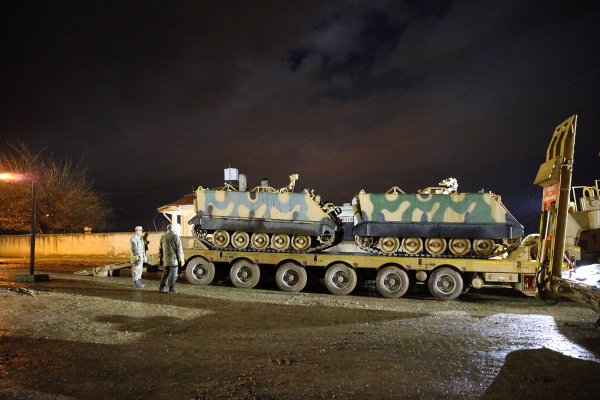 TSK’ya ait 300 askeri araç, İdlib’e girdi