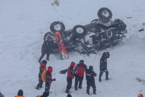 Van'da çığ felaketi: Can kaybı 39'a yükseldi