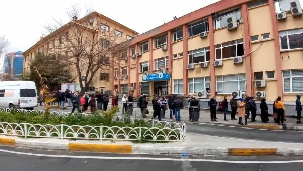 Bakırköy’de koronavirüs testine geldiler, mesafe kuralına uymadılar -2