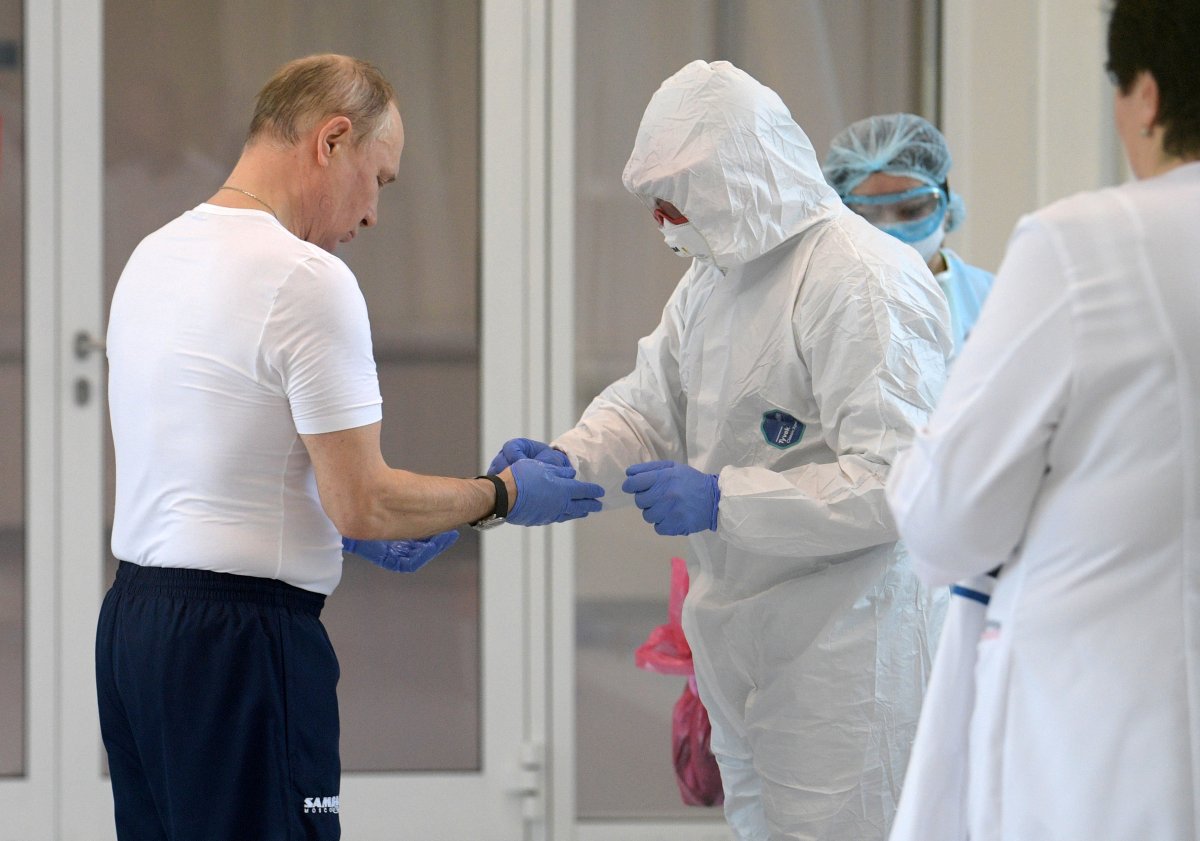 Putin'den korona hastalarına ziyaret