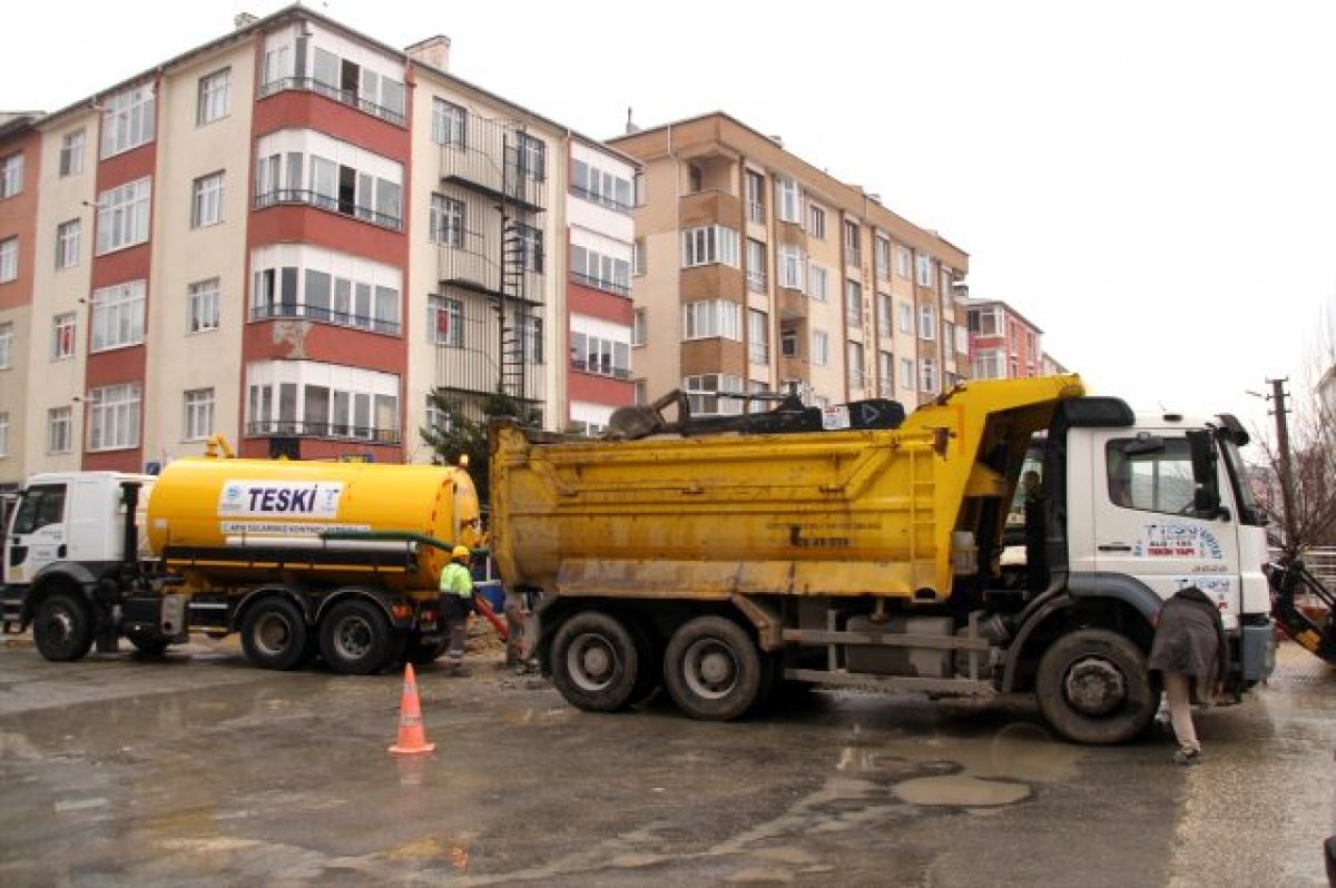 Tekirdağ'da su kesintisi vatandaşlara zor anlar yaşatıyor