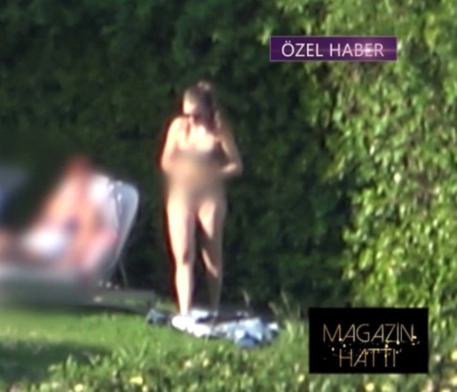 Tatil sezonunu açan Serenay Sarıkaya bikinili görüntülendi
