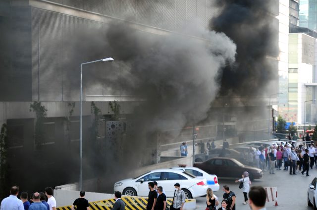 Ankara'daki plaza yangını kameralara böyle yansıdı