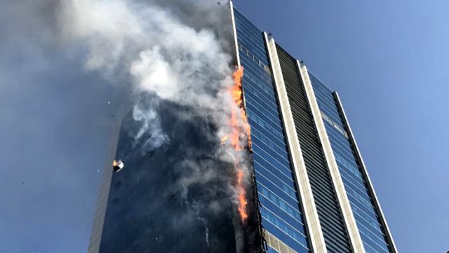 Ankara'daki plaza yangını kameralara böyle yansıdı