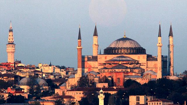 Ayasofya camiye dönüştürüldükten sonra ilk anket! Destek olanlar ve olmayanlar arasında uçurum var