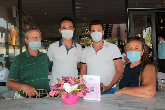 Öğretmeni lüks aracını YKS şampiyonu öğrencisine hediye etti Öğretmeni lüks aracını YKS şampiyonu öğrencisine hediye etti