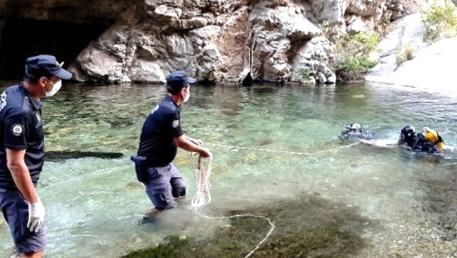 Serinlemek için dereye giren genç öğretmen, boğularak hayatını kaybetti