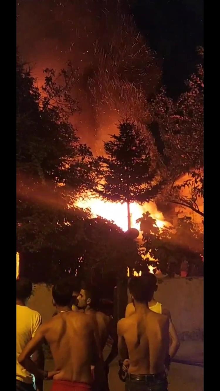 Ataşehir de bir gecekonduda yangın çıktı #4