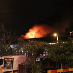 İzmir'de bir dükkanda yangın çıktı