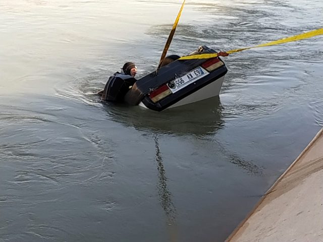 Sulama kanalına devrilen otomobildeki amca ve yeğen hayatını kaybetti