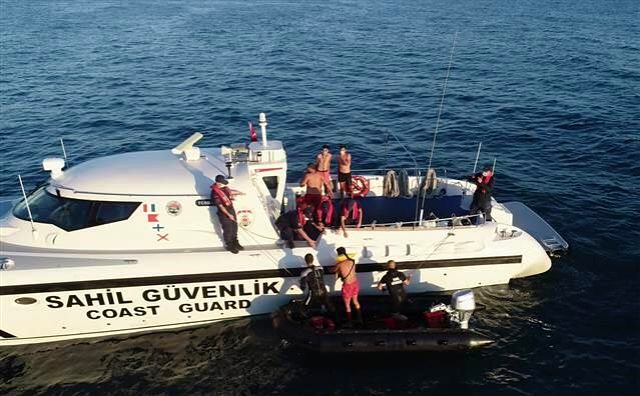 Zonguldak'ta koyda mahsur kalan 8 kişi gün ağarınca kurtarıldı