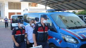 Alanya’da restoranında 61 litre sahte içkiyle yakalandı