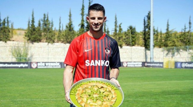 Mirallas'ın transferi dünya basınında! Baklavayla duyuruldu...